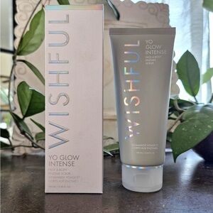BNIB HUDA BEAUTY Wishful Yo Glow Intense Enzyme Scrub - Silver